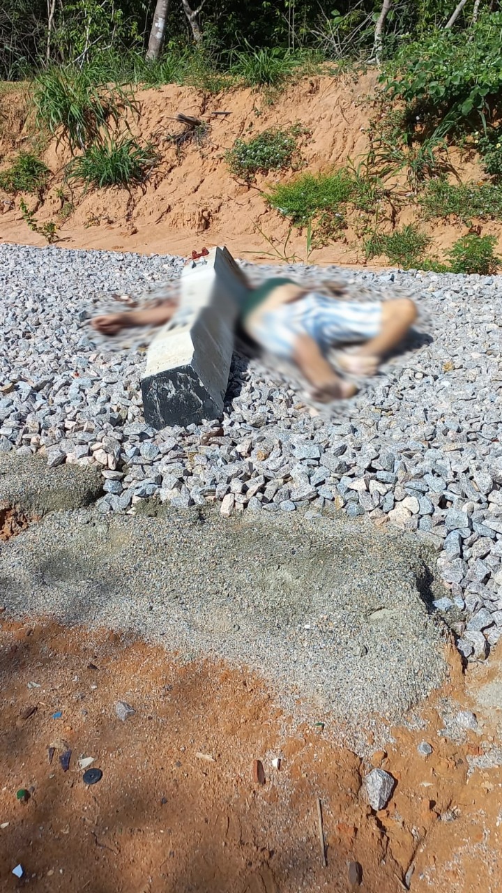 [FOTOS] Homem tem a cabeça esmagada por barra de concreto em linha férrea na Grande Natal