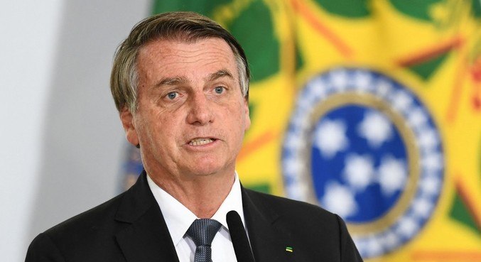 Bolsonaro assina MP que libera crédito de R$ 6,4 bi para vacinas