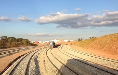 Concluída após 36 anos, ferrovia Norte-Sul pode reduzir frete em 40%