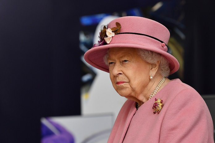 Homem armado tenta invadir castelo de Rainha Elizabeth II após mensagem de Natal