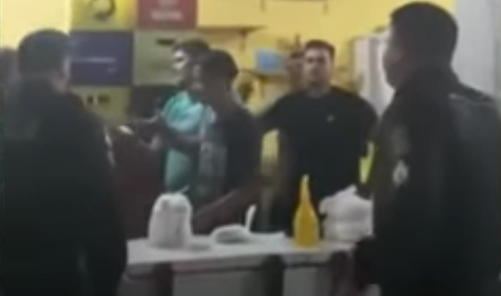 [VÍDEO] PMs entram em briga generalizada para prender homem em bar do RN