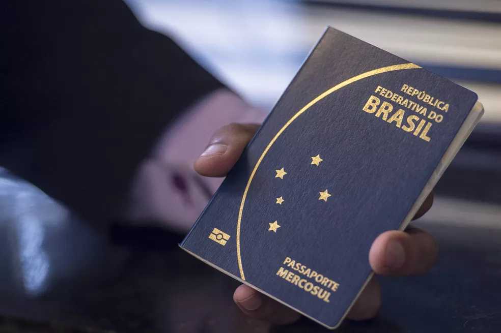 Polícia Federal informa que, por falta de verba, vai suspender confecção de passaporte