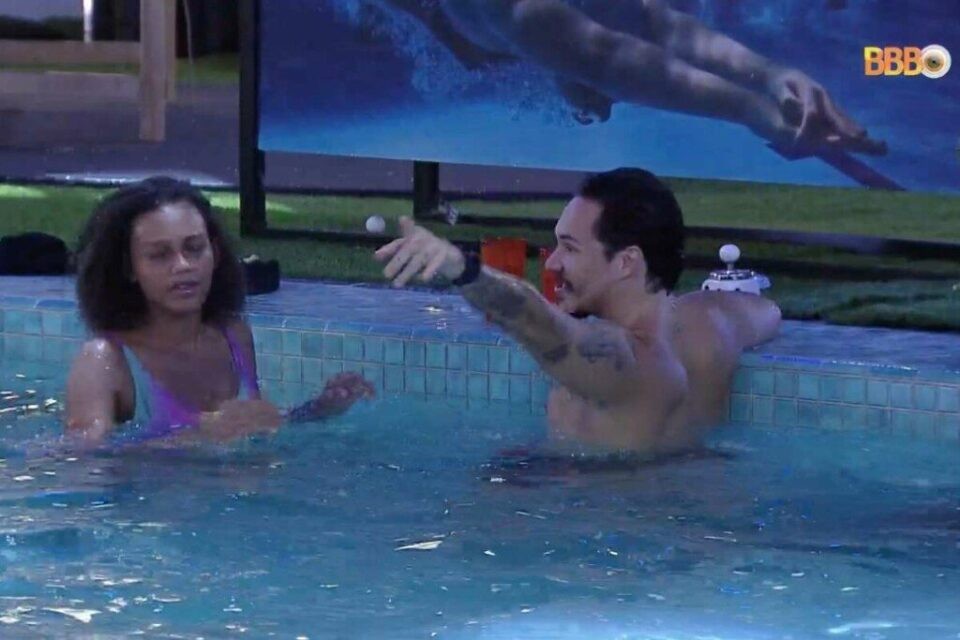 Globo mostra cenas de participante do BBB "importunando" colega na piscina durante festa