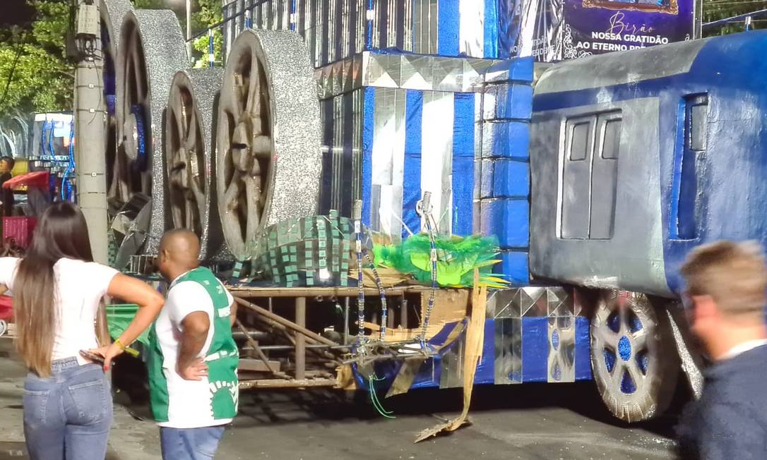 Criança pode perder duas pernas após ser atropelada por carro alegórico no Sambódromo