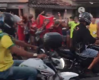 [VÍDEO] Petistas afrontam bolsonaristas durante visita do presidente em Natal