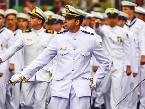 Marinha faz processo seletivo para 36 vagas com salários de R$ 11 mil