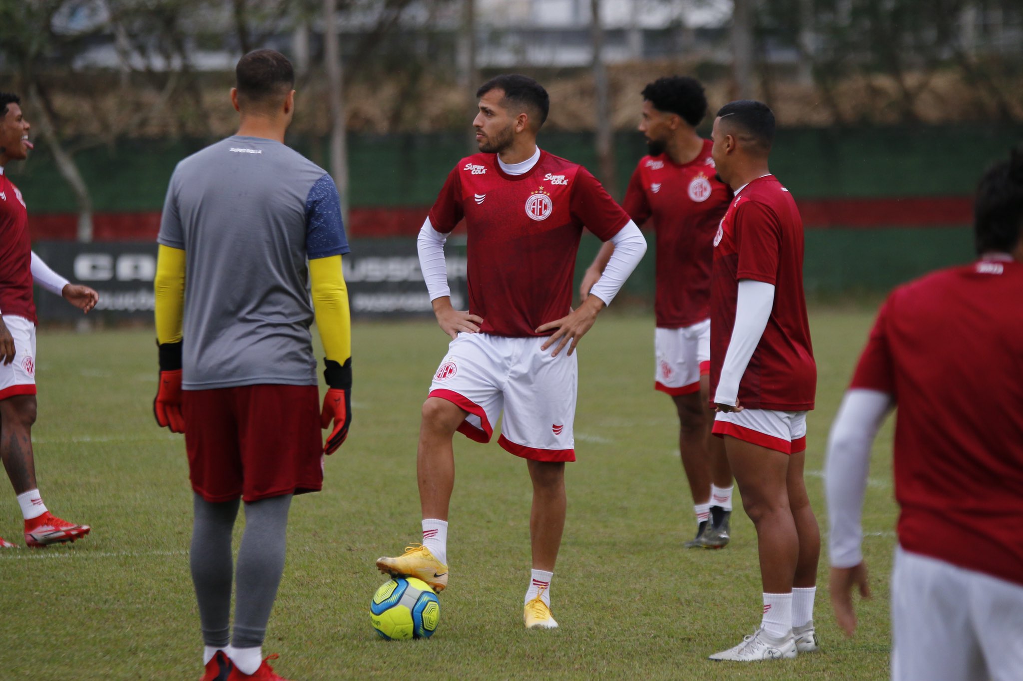 América treina em São  Paulo e Sena testa opções para substituir  Rômulo