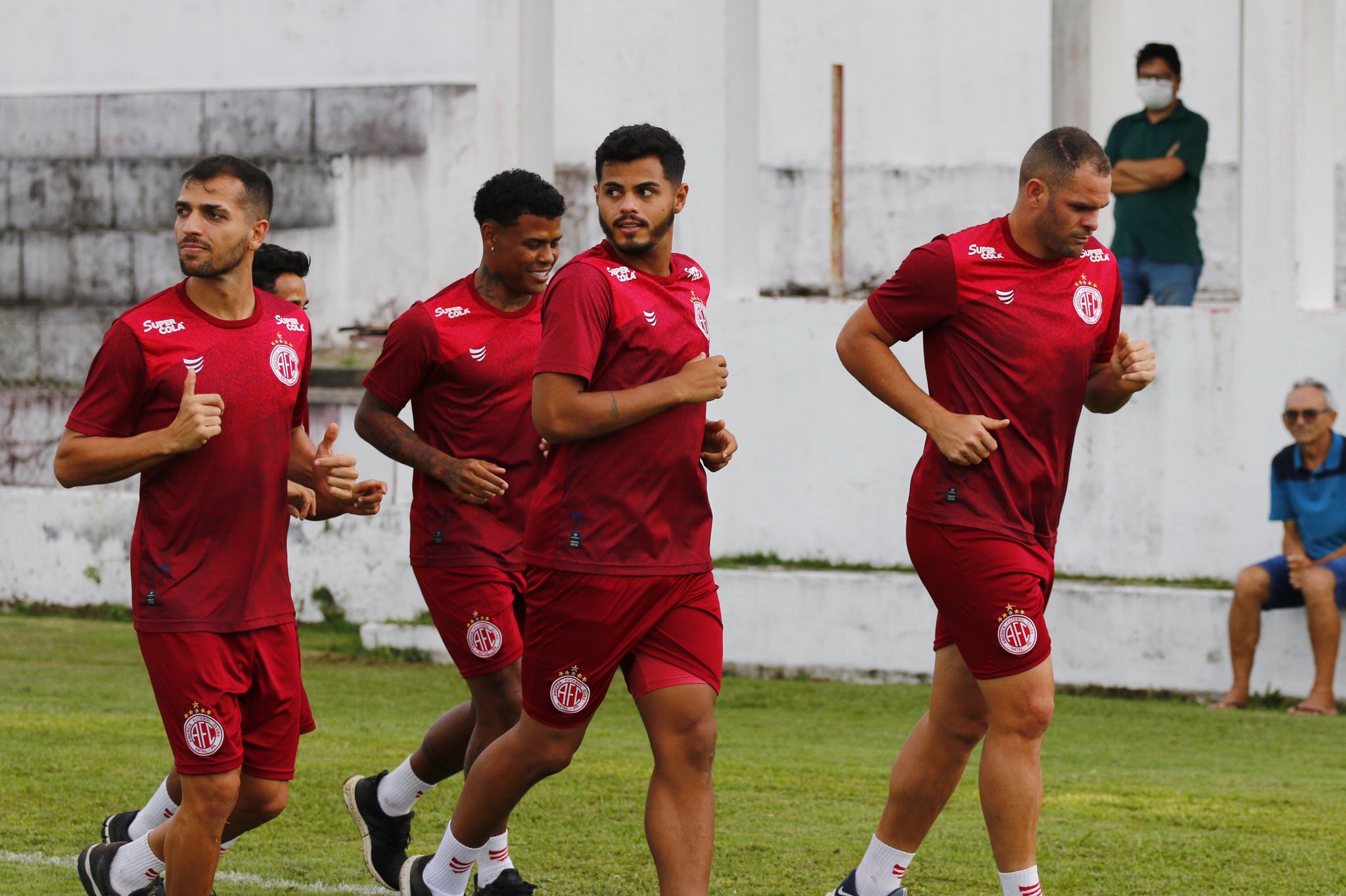 Será que Leandro Sena arrisca jogar com WP e Lúcio Maranhão?