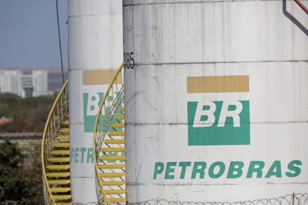 Governo Lula insiste que Petrobras reavalie venda de campos de petróleo do RN a 3R Petroleum