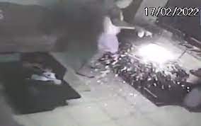 [VÍDEO] Cigarro eletrônico explode na boca de músico