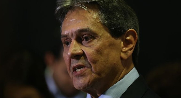 Alexandre de Moraes afasta Roberto Jefferson da presidência do PTB