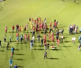 [VÍDEO] Jogadores do América entram 'na onda' e dançam em meio à provocações da torcida do ABC