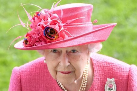Aos 95 anos, rainha Elizabeth II testa positivo para Covid