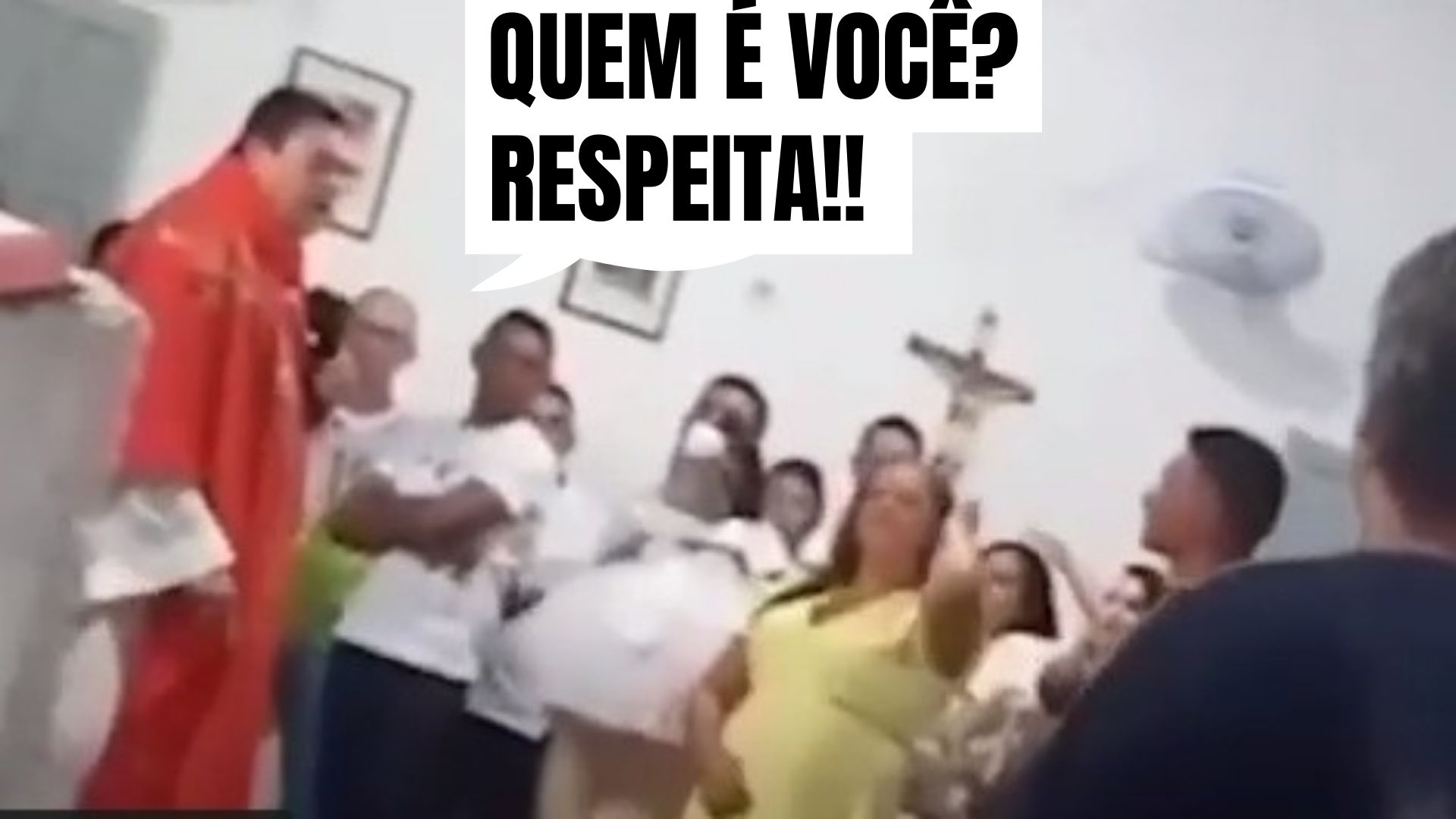 [VIDEO] Padre que gritou e expulsou padrinho durante batizado pede perdão