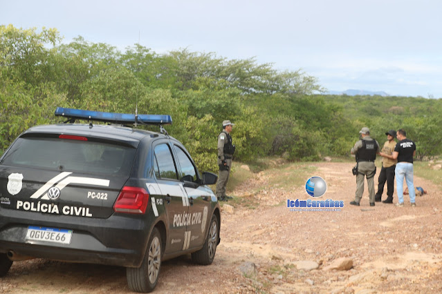 Homem é morto com pedradas e corpo é jogado em estrada de barro