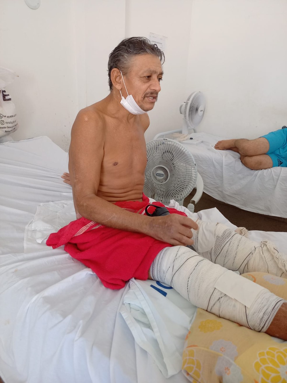 Depois de quebrar pernas fugindo de assalto, agricultor está há três meses esperando cirurgia