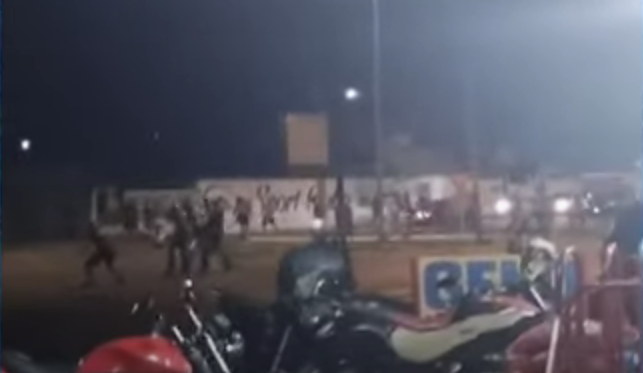 [VÍDEO] Imagens mostram 'guerra' entre torcidas organizadas na zona Norte de Natal