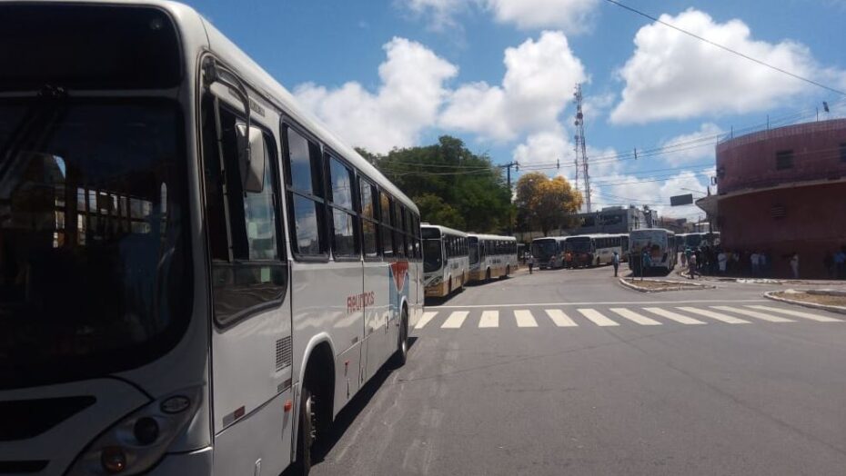 Rodoviários fazem paralisação no Baldo e causam congestionamento