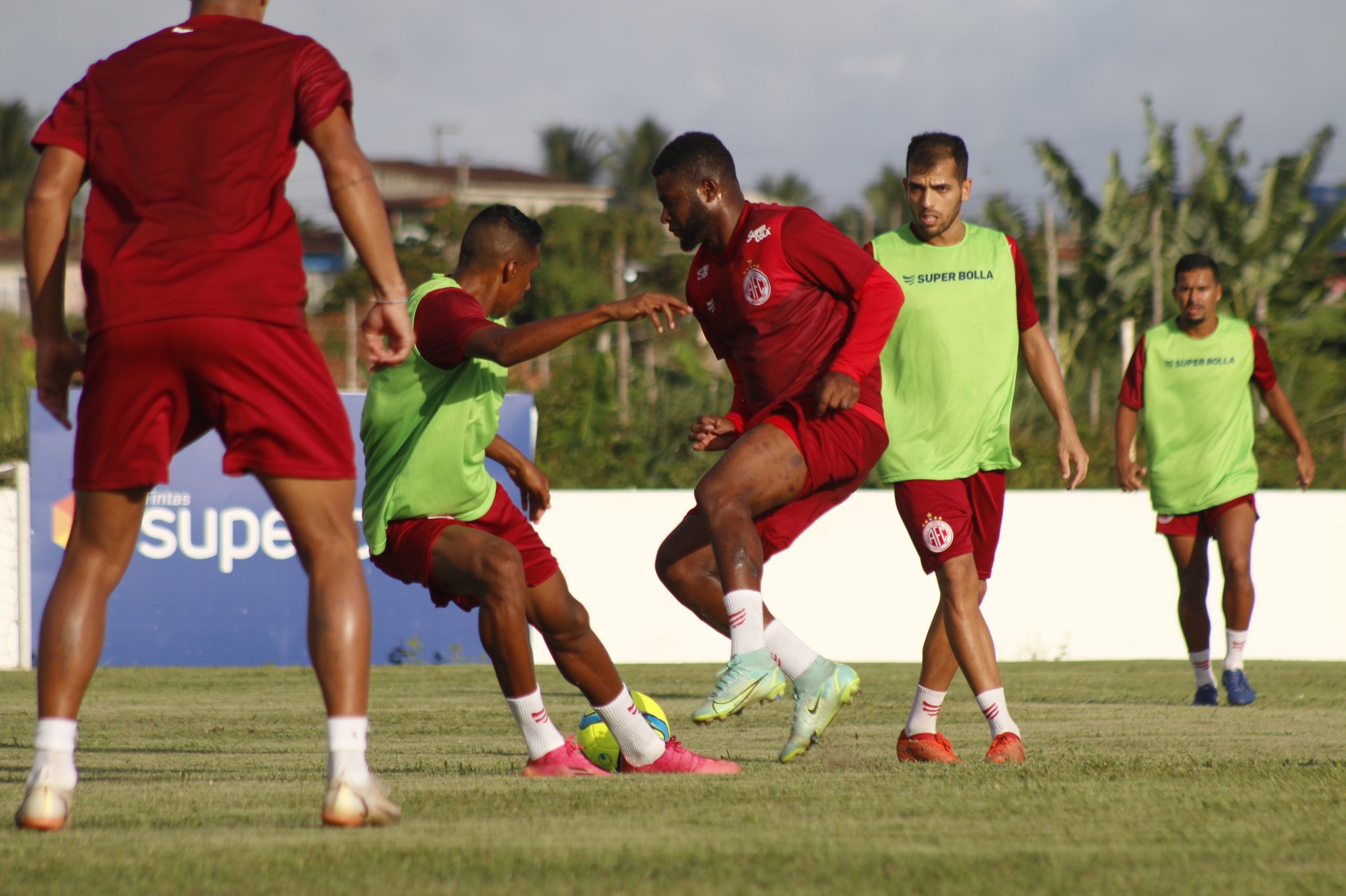 Técnico do América já esboça um time titular