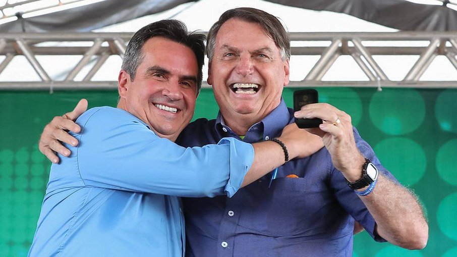 Avião com Ciro Nogueira tem problemas e reunião com Bolsonaro é adiada