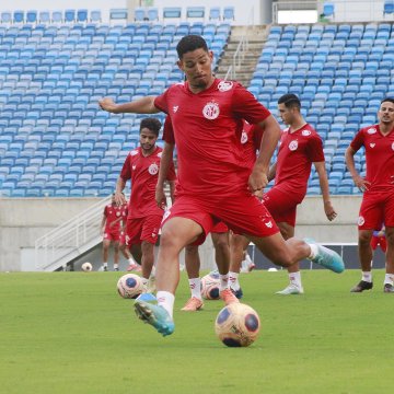 Wallace Pernambucano joga, Zé Eduardo sai, e o meio-campo, como vai ser?