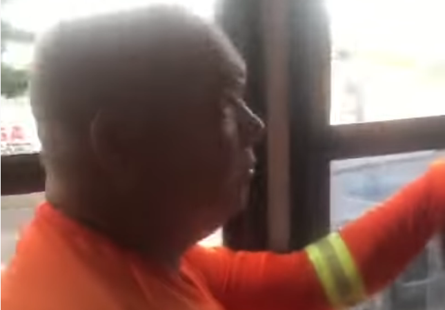 [VÍDEO] Revoltada, mulher denuncia ter sido assediada sexualmente por gari em ônibus de Natal