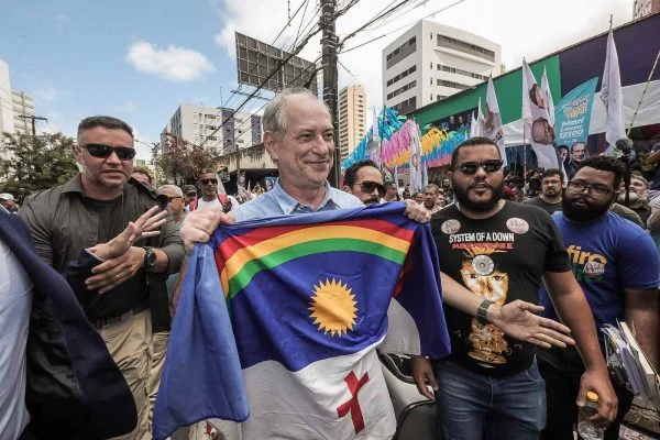 [VIDEO] Ciro Gomes afirma que “Lula não tem moral para encarar Bolsonaro”