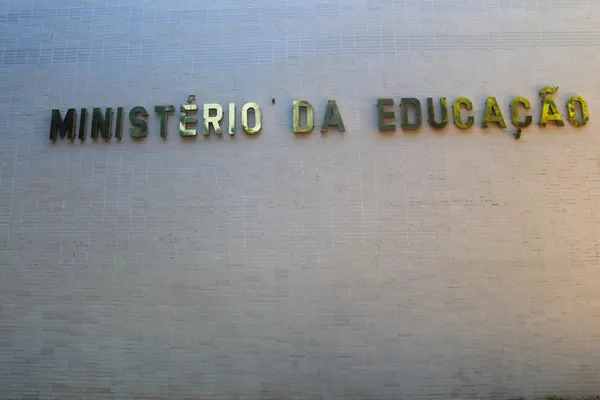 MEC recua de bloqueio de R$ 366 milhões nas universidades, dizem entidades