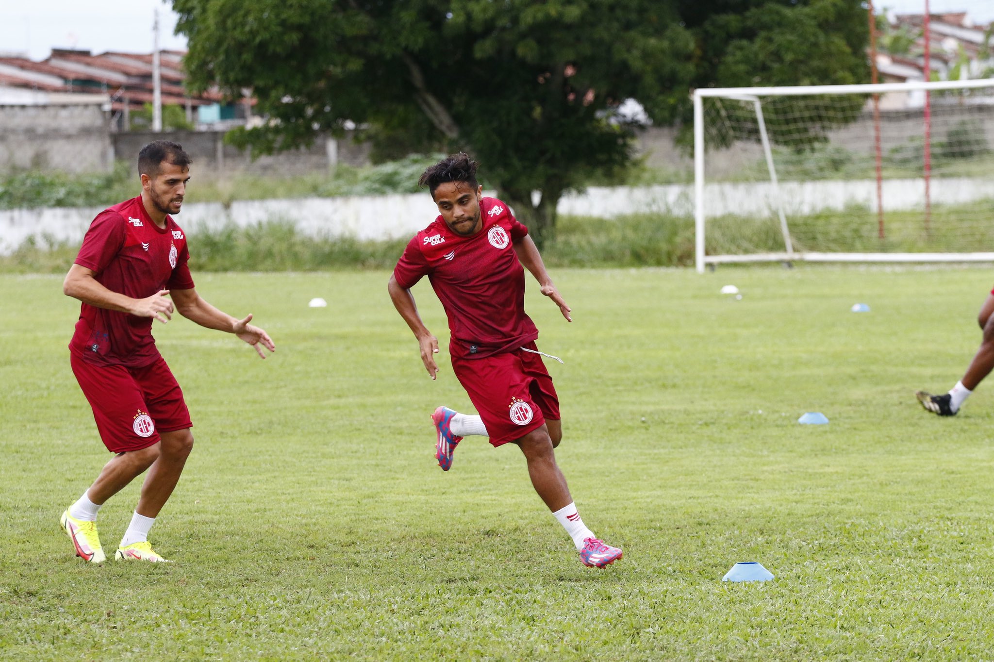 Pressionado,  América precisa vencer jogos fora de casa na reta final da primeira fase