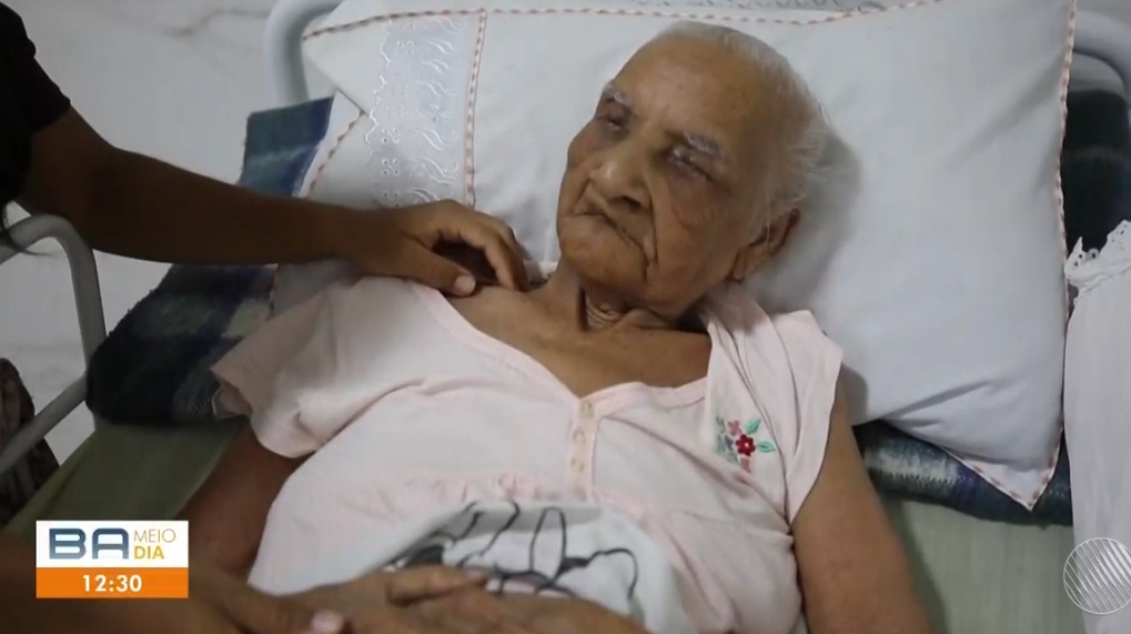 Idosa de 121 anos é 'descoberta' após atendimento médico e pode ser a mais velha do mundo