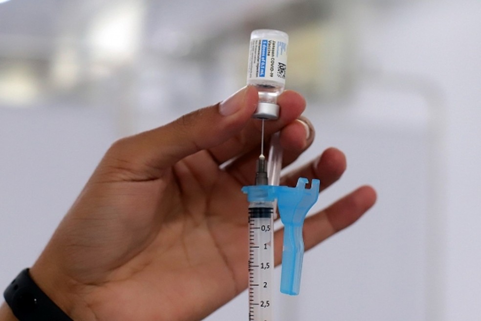 Mais da metade da população brasileira já está totalmente vacinada
