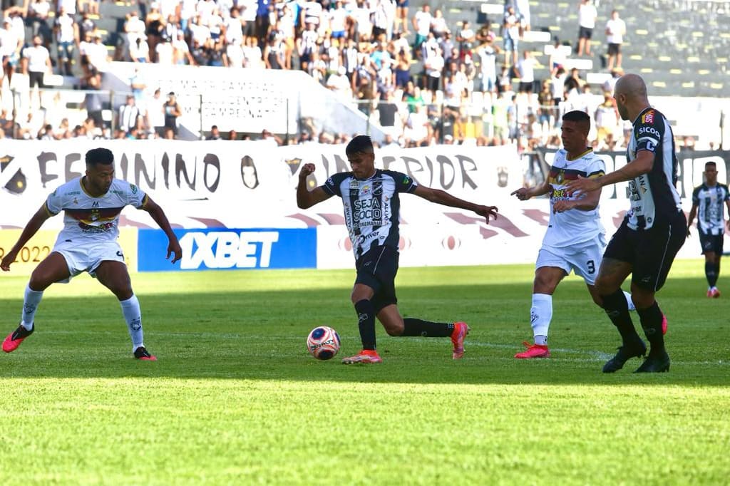 ABC sai atrás no placar, mas vira e goleia Globo FC