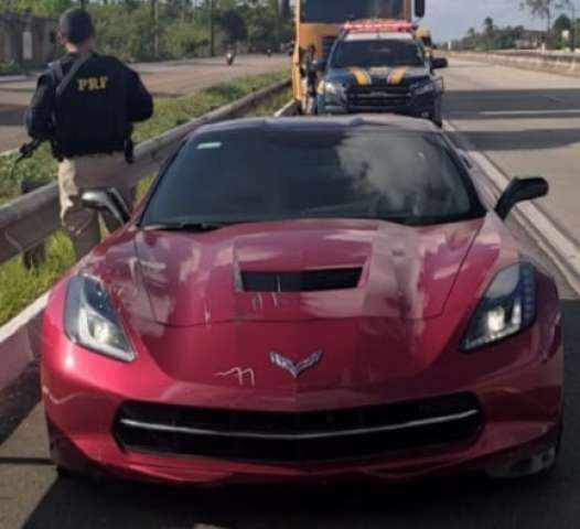 Motorista de Corvette é preso após dar cavalo de pau na frente da PRF no RN