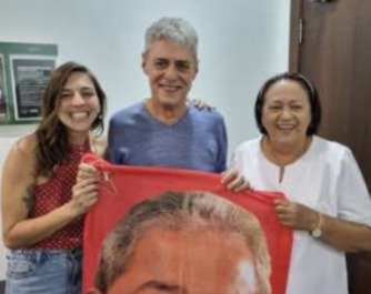 [VIDEO] Shows de Chico Buarque e Gusttavo Lima têm manifestações pró-Lula e Bolsonaro; Veja