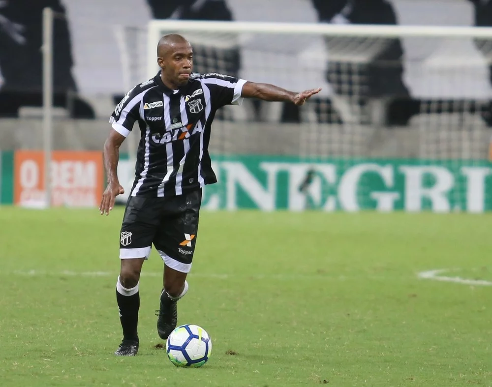 Fabinho, ex-Baraúnas, Alecrim e América está acertando com o Botafogo/RJ