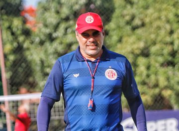 Técnico do América, Leandro Sena sob forte pressão por resultado