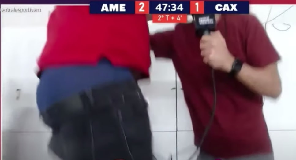 [VÍDEO] Bastidores do acesso: De calça caída a torcedor fingindo passar mal para participar da festa do América