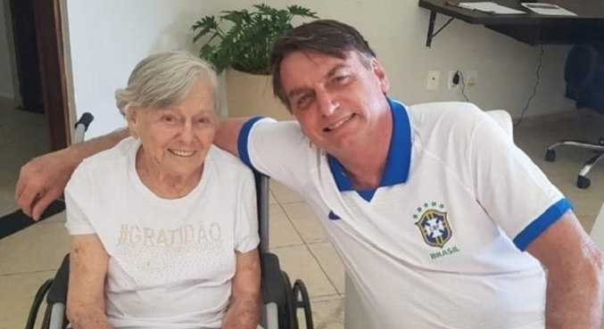 Mãe de Bolsonaro morreu após duas paradas cardiorrespiratórias