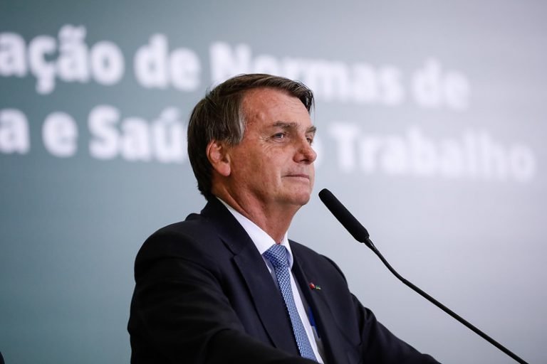 Bolsonaro diz que vai prorrogar desoneração da folha por mais dois anos