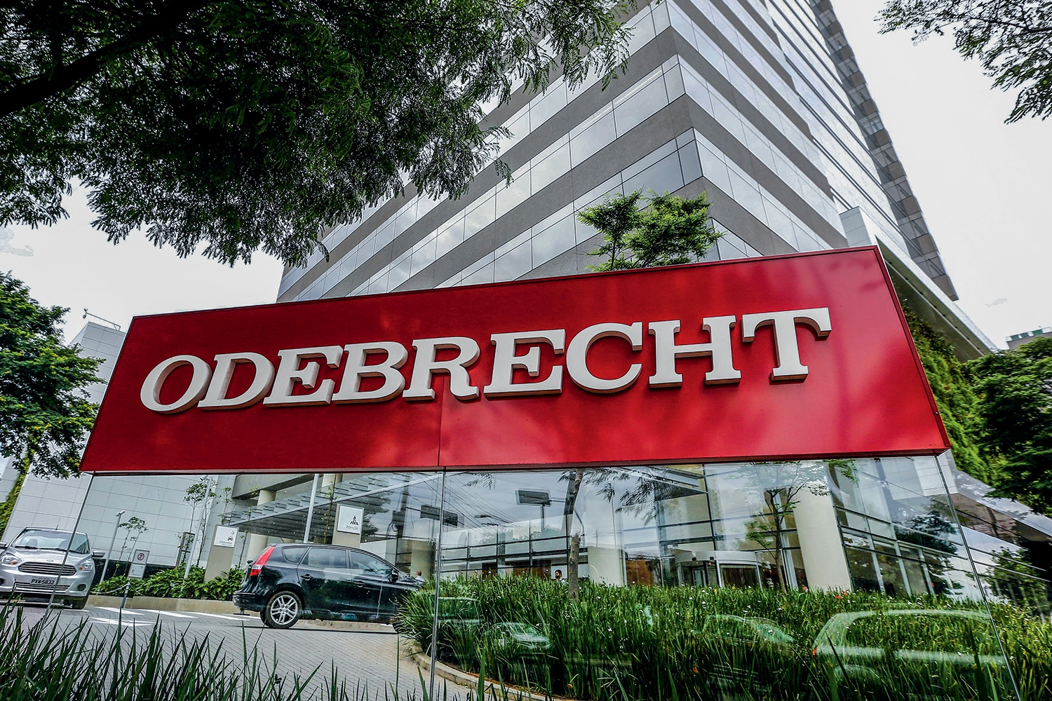 [VIDEO] FBI oferece recompensa de 5 milhões de dólares para localizar corruptos da Odebrecht