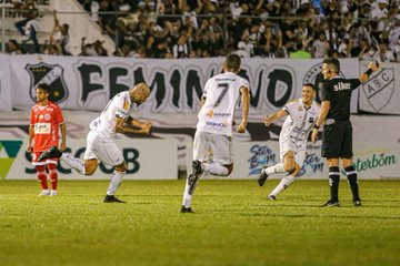 Arbitragem merece uma nota alta no clássico