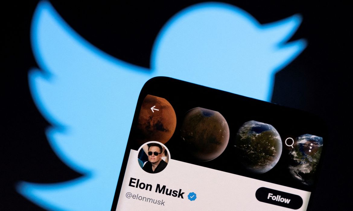 Bilionário dono da Tesla anuncia compra do Twitter por US$ 44 bilhões