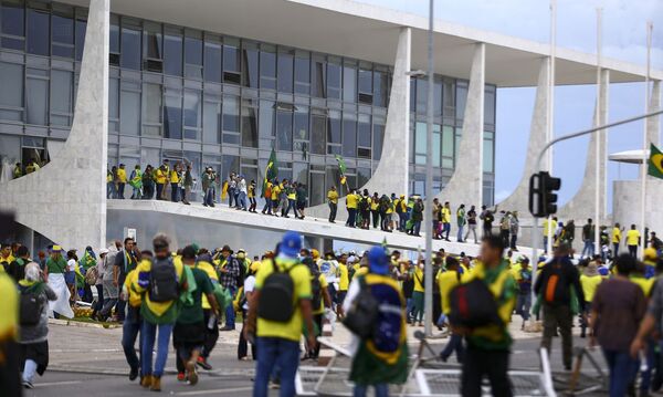 AGU quer que financiadores das invasões em Brasília devolvam R$ 20,7 milhões