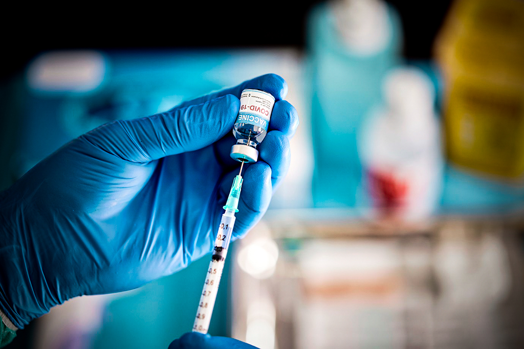 Brasil registra mais de 50% da população totalmente vacinada contra a Covid-19