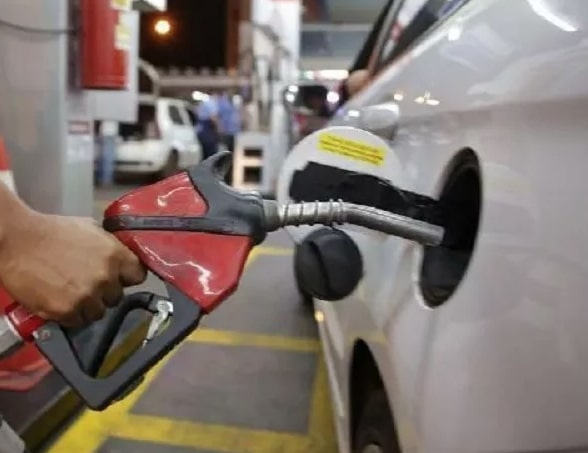 Governo dá 48 horas para entidades de postos explicarem aumento da gasolina