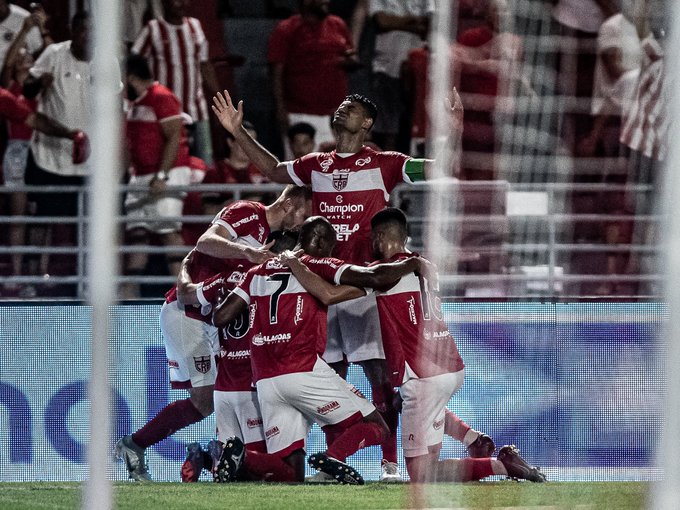 ABC suporta bem a pressão, mas acaba tomando gol no final da partida