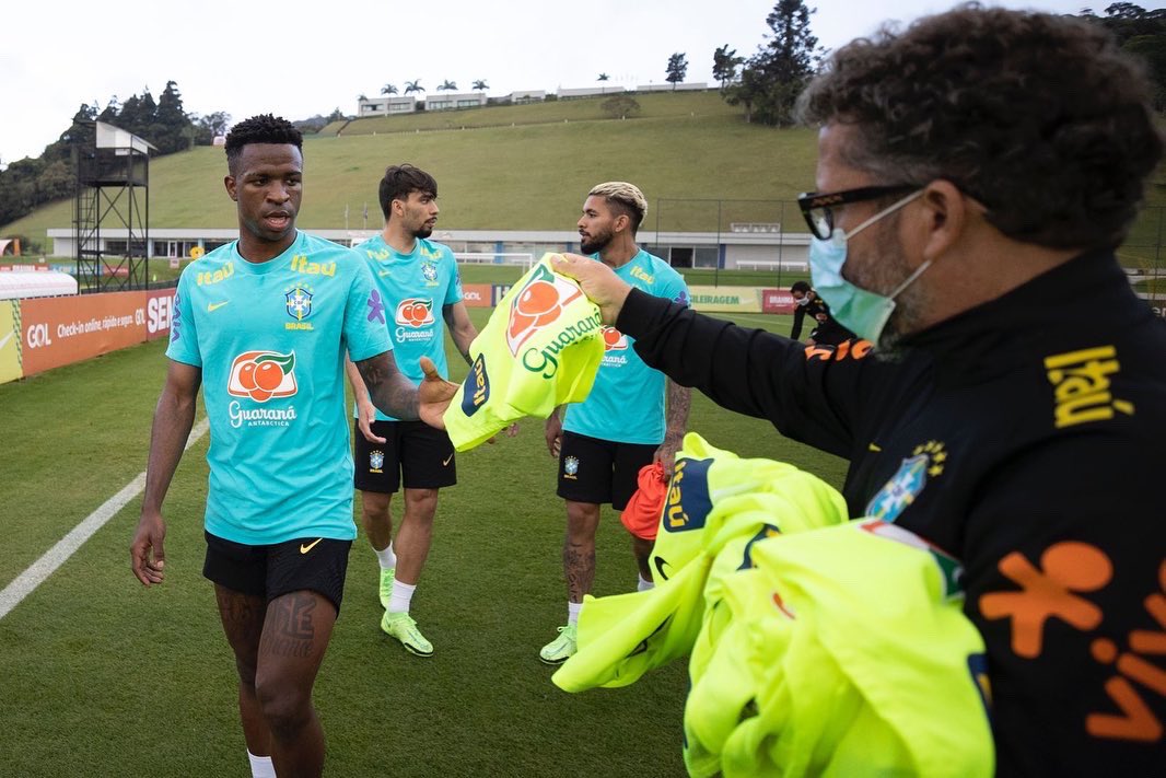 Seleção faz segundo treino em solo francês ainda sem os "brasileiros"