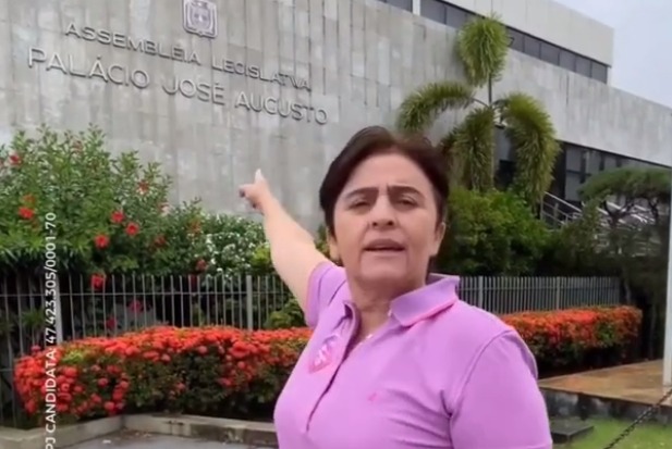 [VIDEO] Dona de Cabaré no RN afirma que vai botar moral "naquele cabaré ali" e aponta para a Assembleia Legislativa