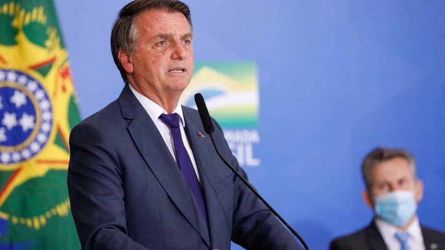 Bolsonaro zera imposto para medicamento de tratamento contra o câncer