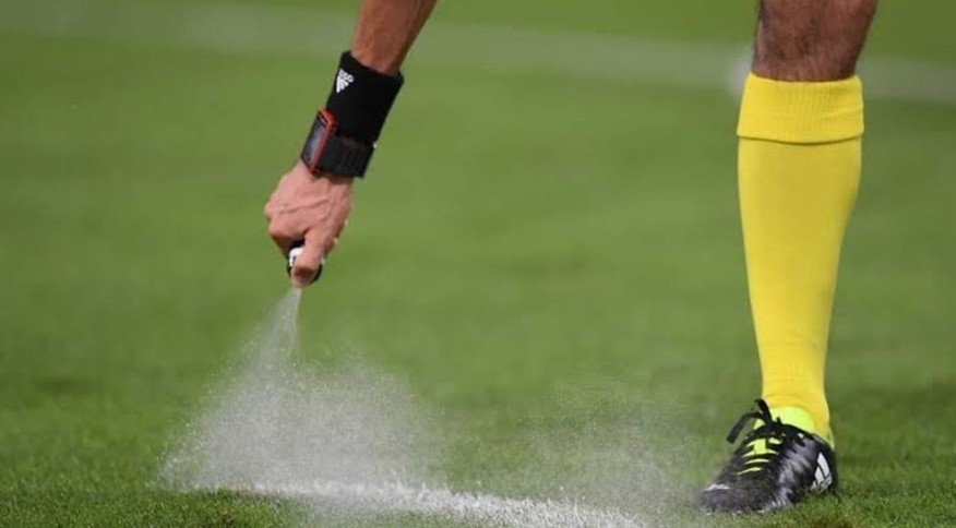 Fifa é condenada a indenizar brasileiro inventor do spray de barreira